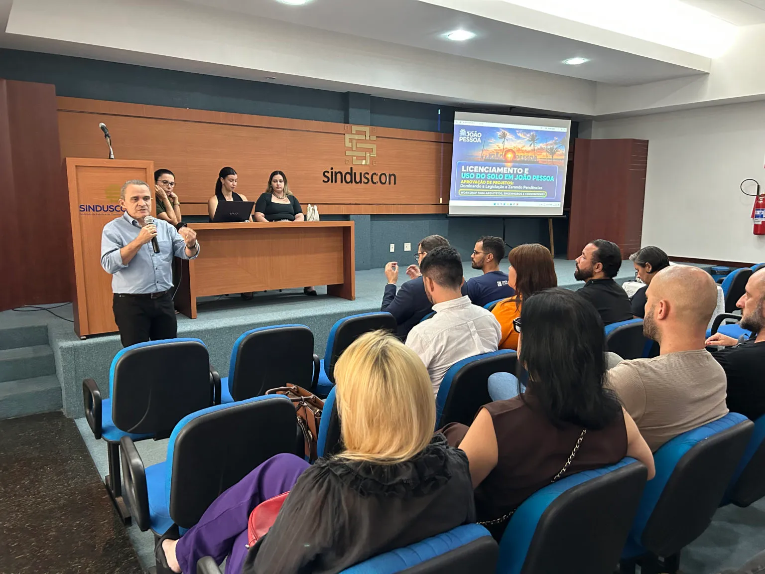 Workshop orienta profissionais da construção civil sobre licenciamento urbano em João Pessoa